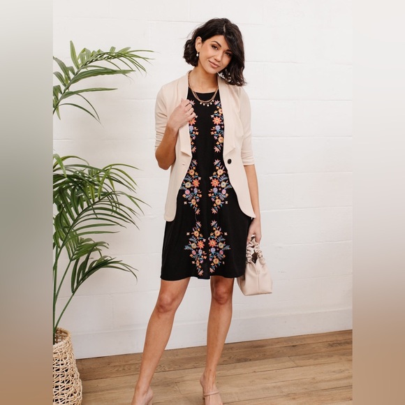 Savanna Jane Dresses & Skirts - NWT Savanna Jane Black Halter Dress w/Embroidery large